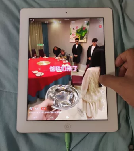 苹果平板 iPad4 国行16g 功能正常...