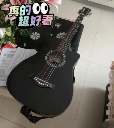 全新吉他，刚买一个月都没有碰过，590买的...