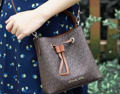 MK小号水桶包，全新，颜色如图。 闲置物品...