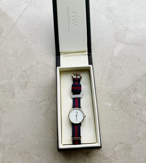 九成新的DW女士经典款手表，有人要么？[愉...