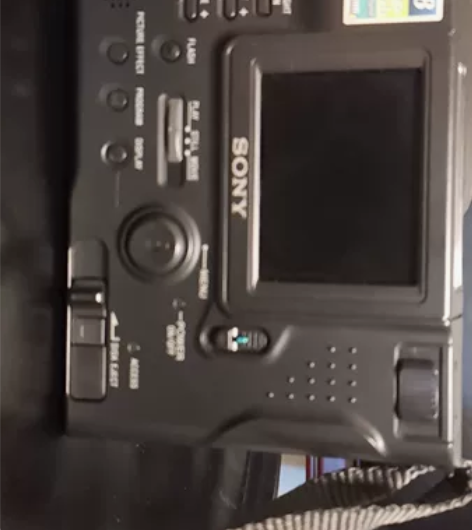 收藏级索尼数码相机，功能完好，带电池充电器...