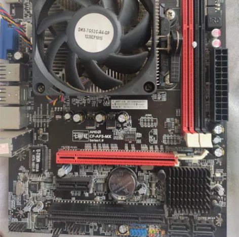 如图实拍，电脑主板，七彩虹 带cpu，带散...