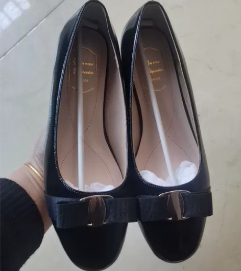 轻微磨损，真皮单鞋36-1 感兴趣的话点“...