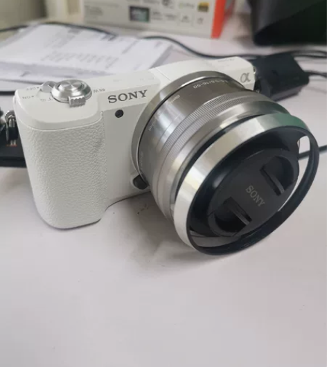 索尼5100L微单套机，16-50头。带1...