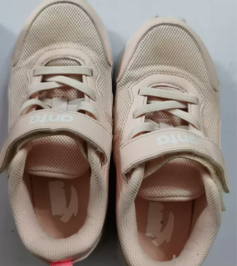 安踏女童鞋，29码（180cm)正品店购买...