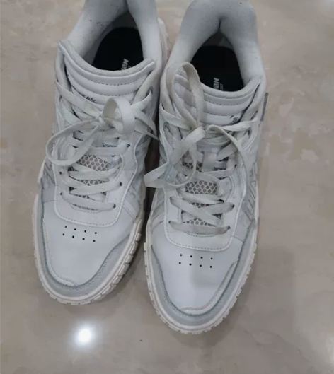 李宁男鞋板鞋运动鞋，购于专卖店，今年春天买...