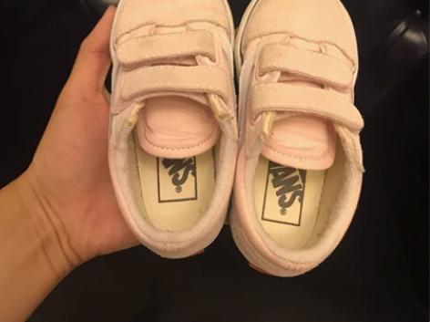 出7码vans，魔术贴经典版粉色。新旧如图...