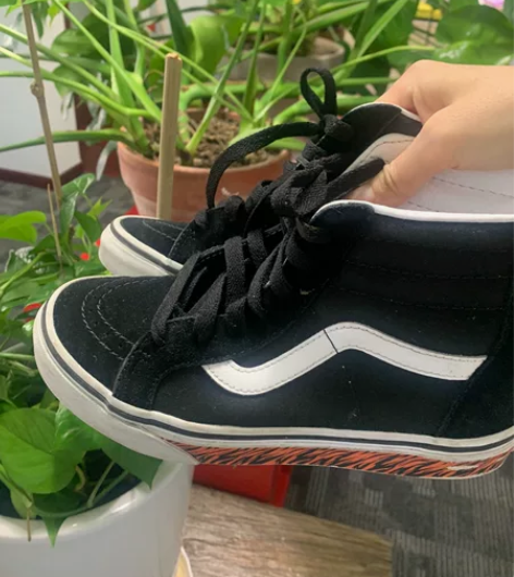 vans 儿童正品鞋，鞋子很新没有洗过，底...