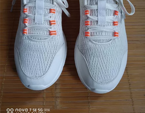 42码，特步动鞋，实拍无虑镜，收货如图，所...