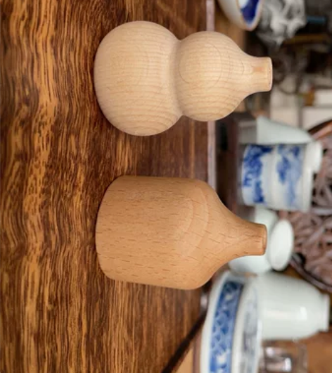 小实木花插,高度5厘米左右,插花很漂亮,一...