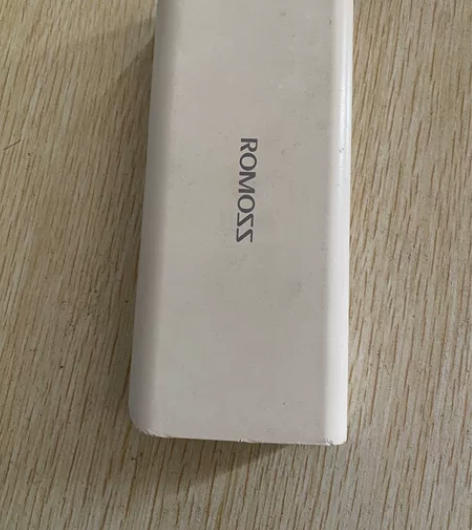 自用罗马仕充电宝10000毫安，边角有轻微...