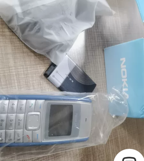 诺基亚老人机 没用过的，之前上学家里买的，...
