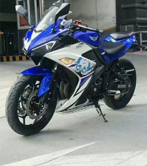 雅马哈R3. 排量300cc 目前只有蓝白...