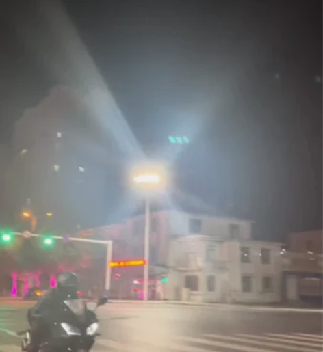 急出一台美女精品二手车，19年9月份的飞鹰...