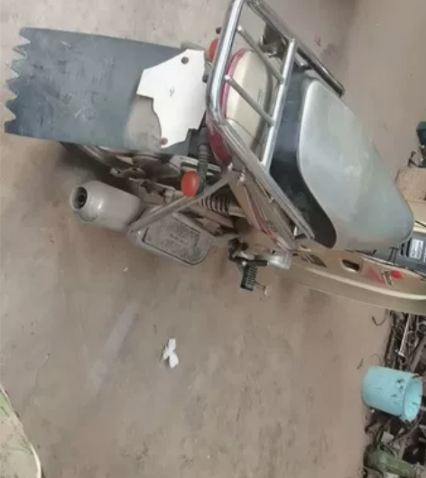 豪爵110摩托车,发动机完美一打就着成色很...