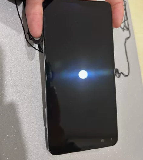 华为p 40（5G版） 外表很新，两处很小...