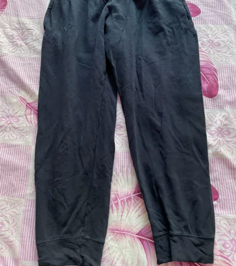 优衣库的休闲裤，L码的，变胖了穿不了，建议...