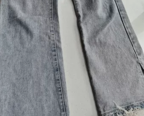 家里衣服太多穿不了出售一批优质版牛仔裤，中...