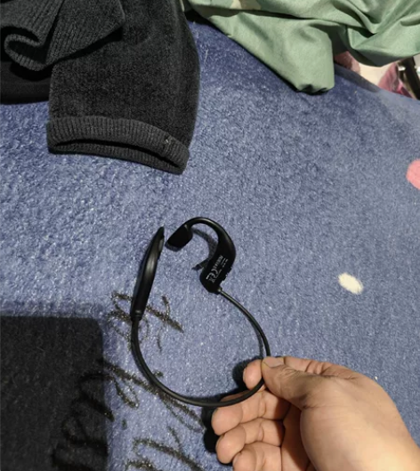骨传导耳机 蓝牙耳机 一个主打运动，一个休...