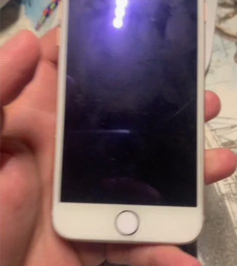 美版有锁果8电池换过续航特别好！！！送个卡...