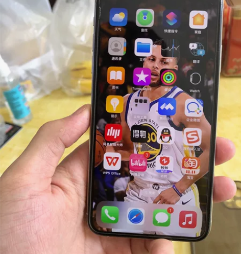 出台苹果11promax 256g，国行双...