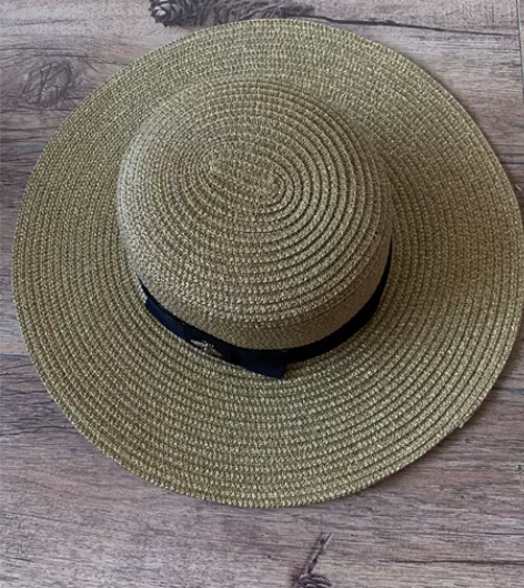 金线草帽，九成新 感兴趣的话点“我想要”和...