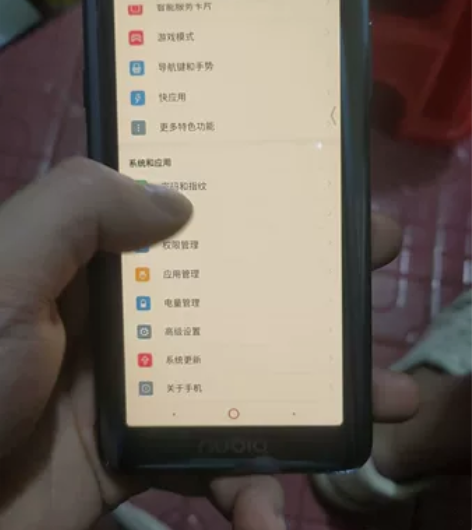 努比亚X灰色后屏幕，不是手机是后屏幕。屏幕...