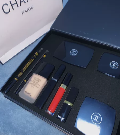 全套原包装 香奶奶彩妆九件套 （眼影?粉底...