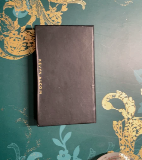 Kevyn auction修容提亮盘 日期...