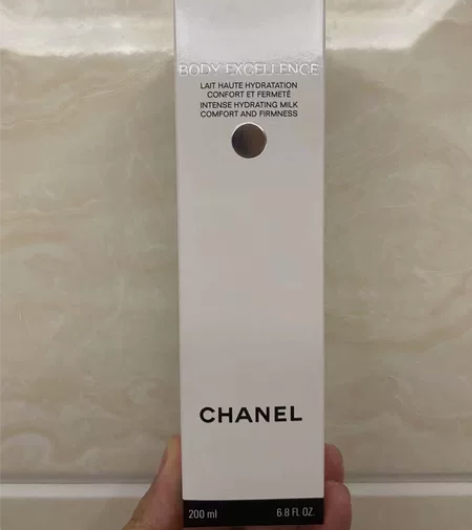 香奈儿山茶花身体乳200ml！ ￥160米...