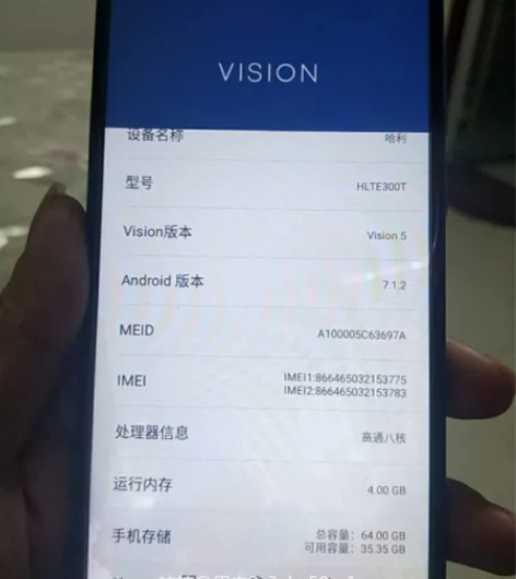 转一部海信手机，手机有白斑，后盖也烂了，不...