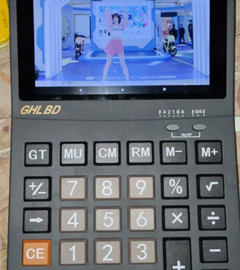 最近从群友手中得到了一台有趣的计算机， 实...