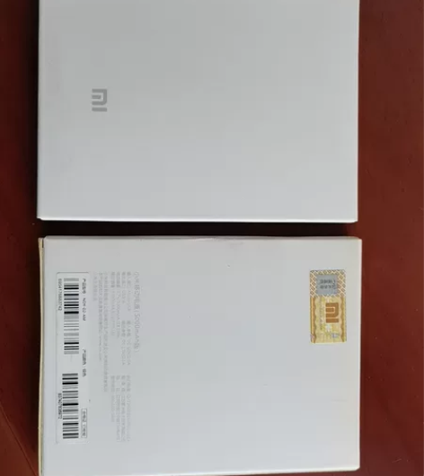小米5000mAh充电宝2个，华为自拍杆一...