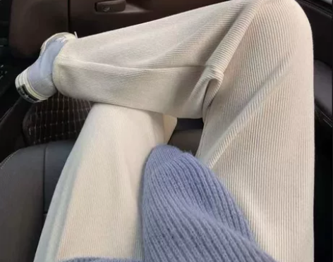 米色阔腿裤 竖条纹百搭休闲显瘦 感兴趣的话...