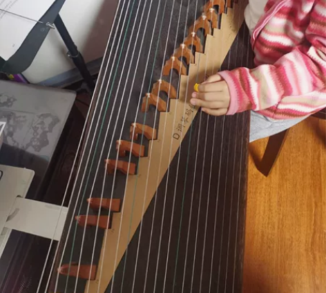 古筝，用了没多久买来1800，现在要换级别...