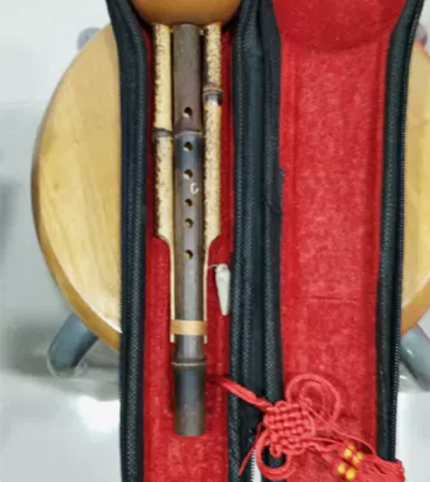 葫芦丝。真实拍摄，在专卖店买的，没有用过，...