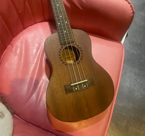 ＃尤克里里 闲置，买来基本就是个摆件。厦门...