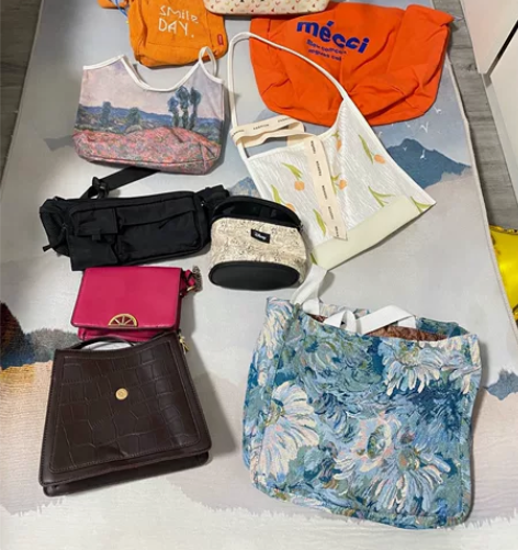 包包女士斜挎包手拎包化妆包价格已标 两件江...