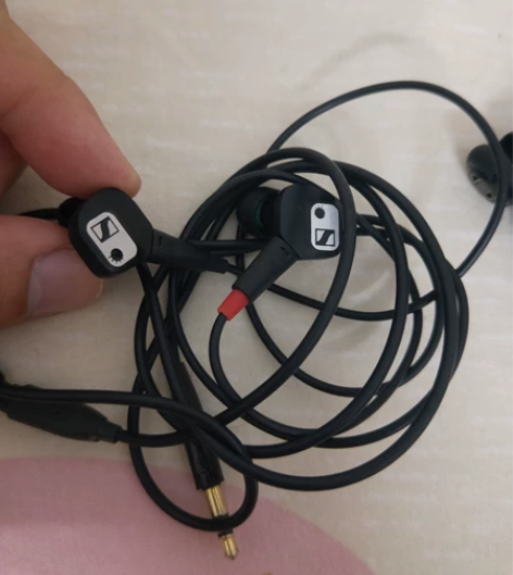 森海塞尔ie80s，复刻版，做工都是很好的...