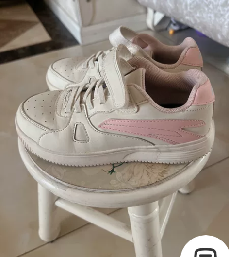 安踏女童运动板鞋,没穿几次小了,实物还是很...