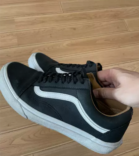 VANS男士黑色板鞋，号码40.5，购入三...