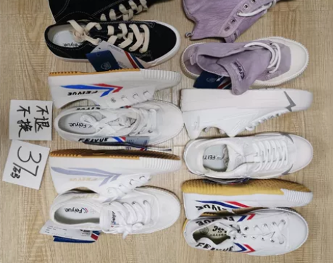 37码飞跃特价鞋，轻微瑕疵，需要请留言 感...