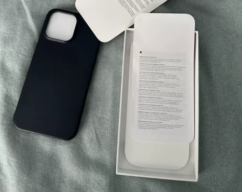 iPhone 14 Pro Max Mag...