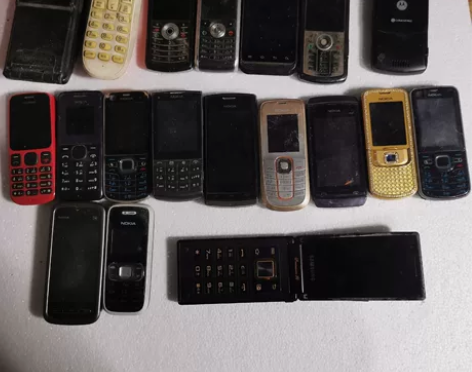 出售二手诺基亚,摩托罗拉,三星手机 不包好...