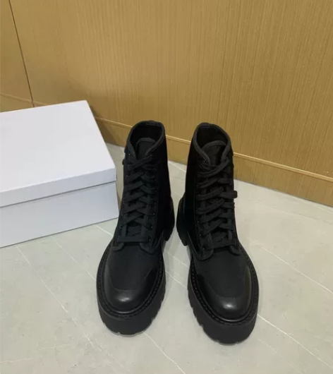 Celin*凯旋门22新款绑带短靴,超好看...