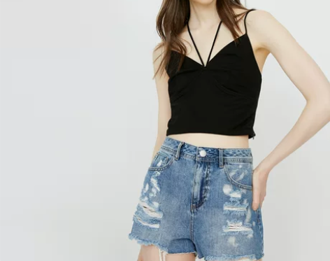 绫致|ONLY夏季新款蓝色毛边破洞牛仔短裤...