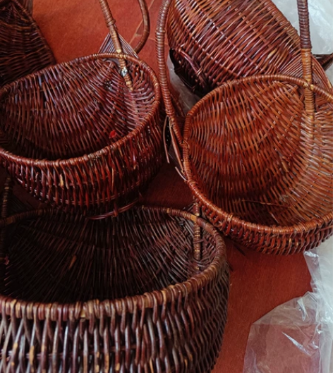 处理库存花篮，五元一个。 同城自提。异地邮...