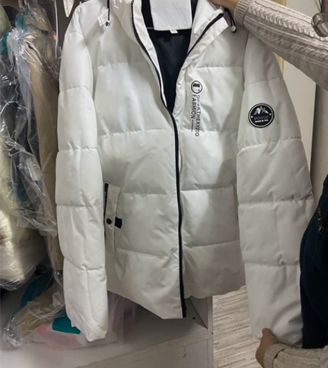 男士冬款白色羽绒衣，干洗店闲置衣物 感兴趣...