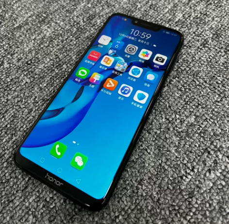 自用荣耀play6+64性能小钢炮,仅换过...