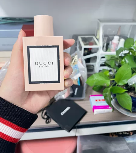 Gucci香水闲置，没喷几次还剩很多，寻有...